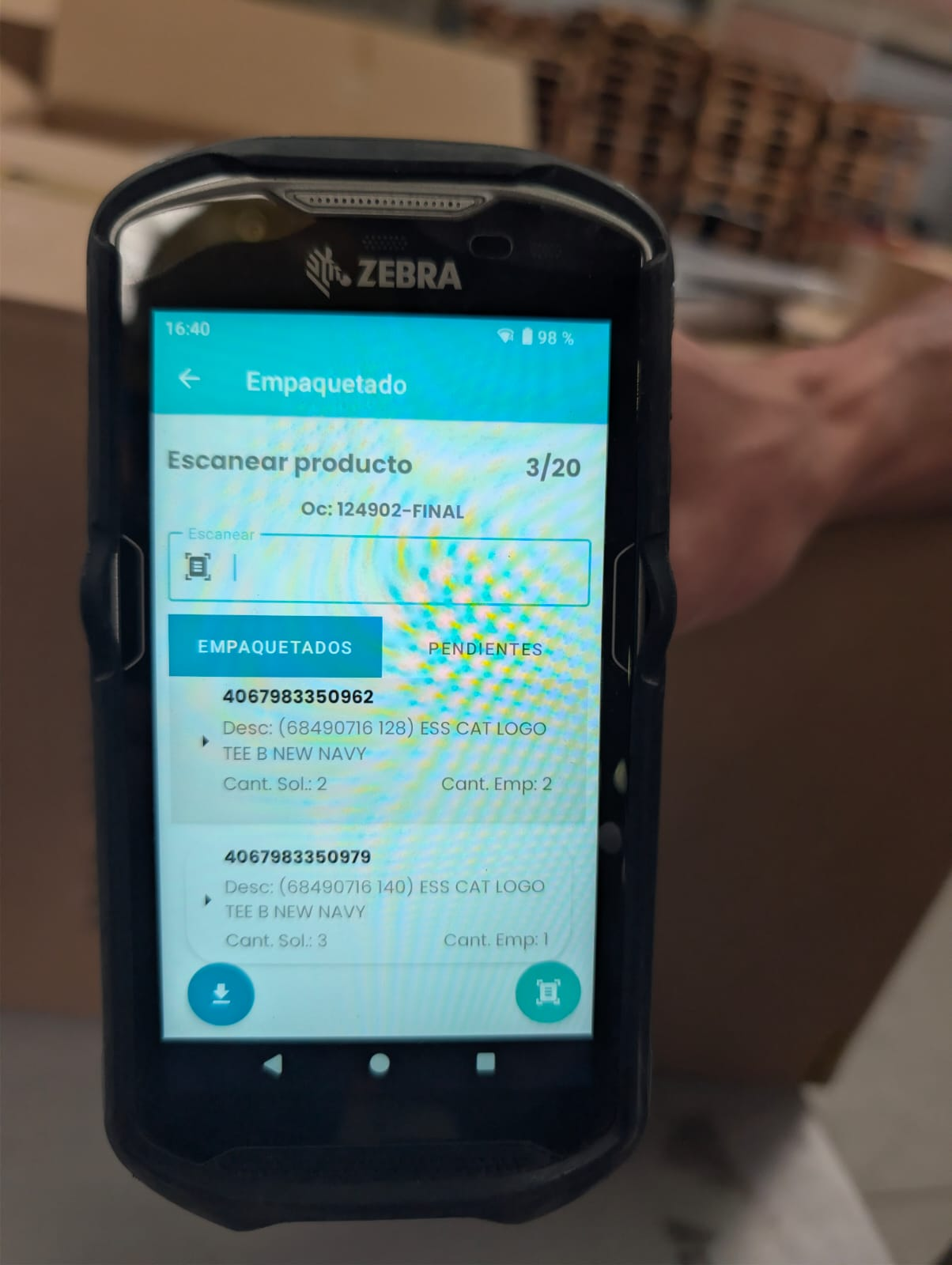 Terminal Zebra con cantidades solicitadas y empaquetadas